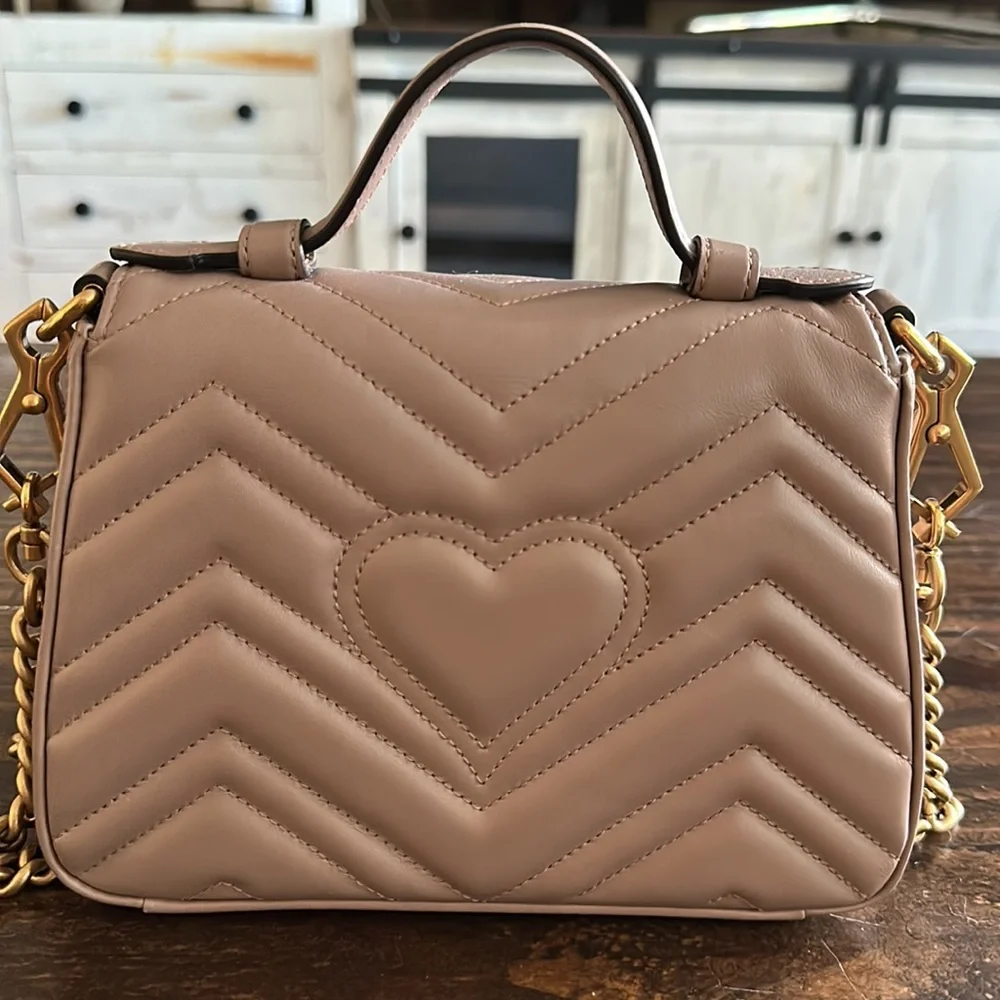 Authentic Gucci handbag. Slightly used in mint condition - Picture 2 of 5